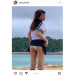 琴井ありさ、セーラー服から美尻あらわの悩殺オフショット公開