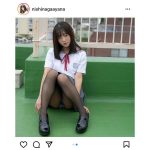 西永彩奈、黒ストッキング越しに下着チラ見せ
