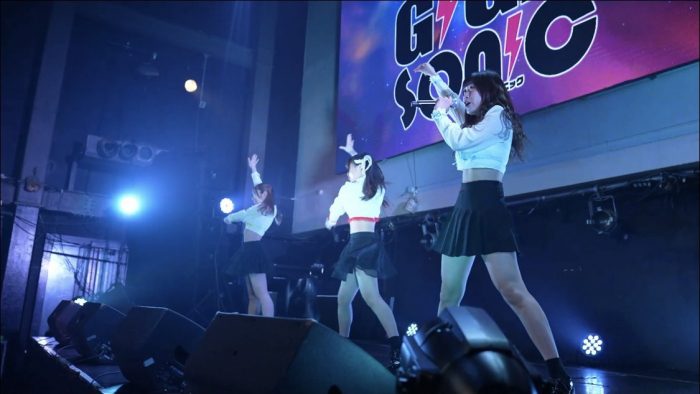 3人組アイドルグループ・ヒップバーンが会場を3色に染め上げる！＜GIGA・GIGA SONIC Powered by TSC＞