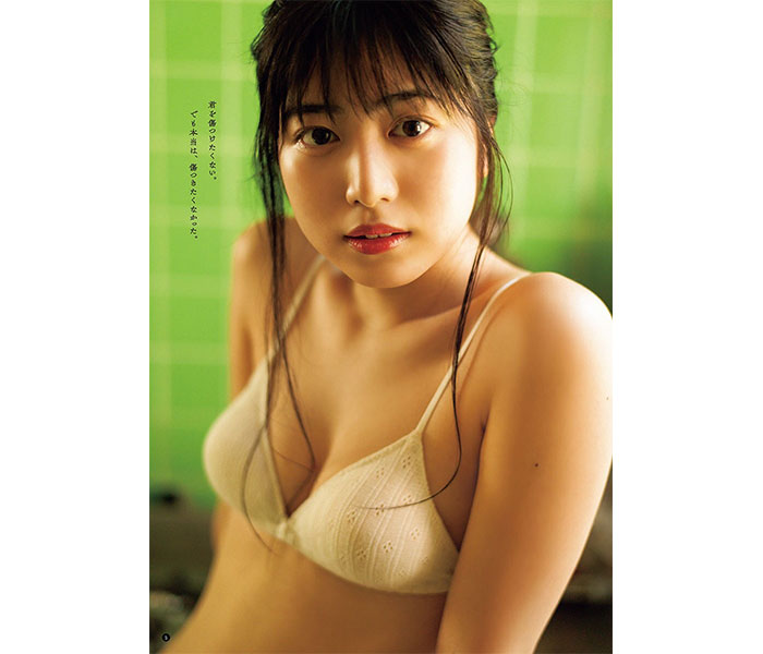 吉田莉桜、レトロな雰囲気の水着姿で美ボディ披露