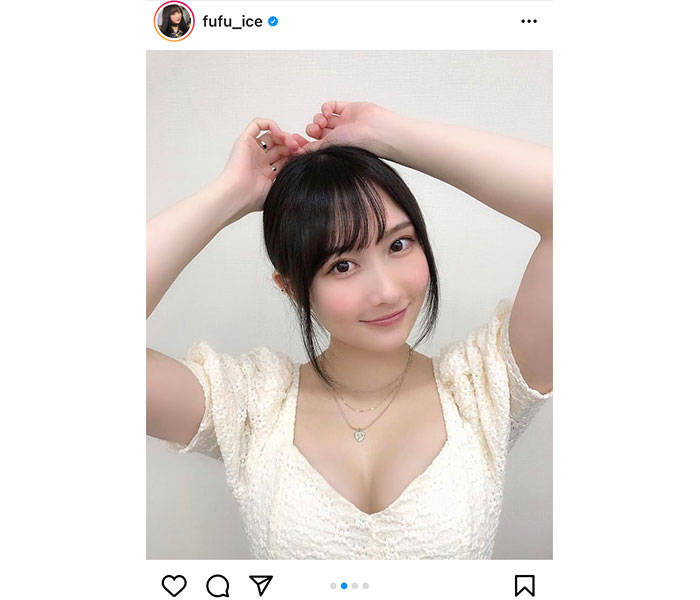 矢倉楓子、白一色のホワイトコーデで“あざと”ショット！