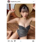 我妻ゆりか、縁側で純白のデコルテ＆美乳披露