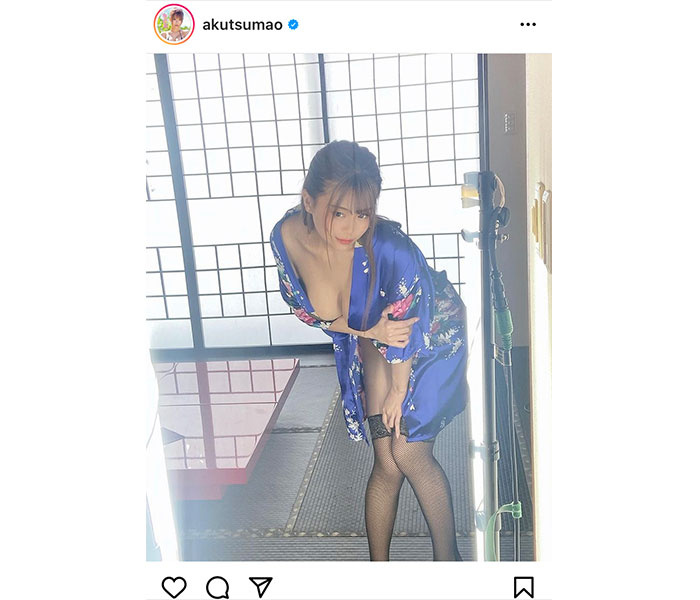 阿久津真央、浴衣×網タイツで魅せるセクシー温泉ショット