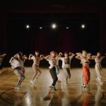 AKB48、98人で魅せる圧巻のダンスに注目!『根も葉もRumor』MVが公開