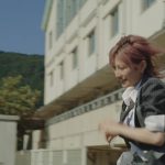AKB48、98人で魅せる圧巻のダンスに注目!『根も葉もRumor』MVが公開