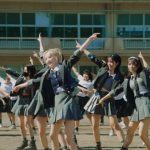 AKB48、98人で魅せる圧巻のダンスに注目!『根も葉もRumor』MVが公開