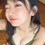 相沢菜々子、上目遣いのセクシービキニショットに悩殺!