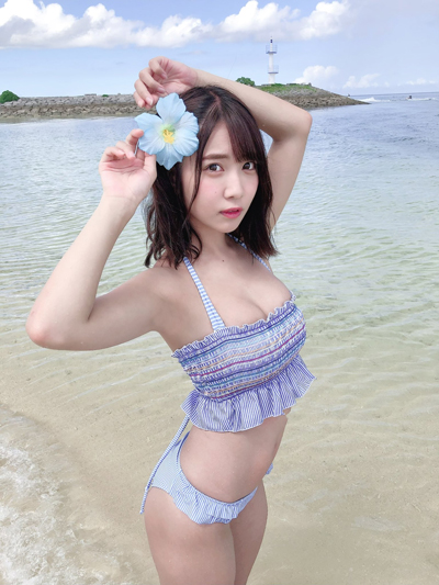 天羽希純、貝殻ビキニで夏女なグラビアショットを披露！「ああああ尊いー」