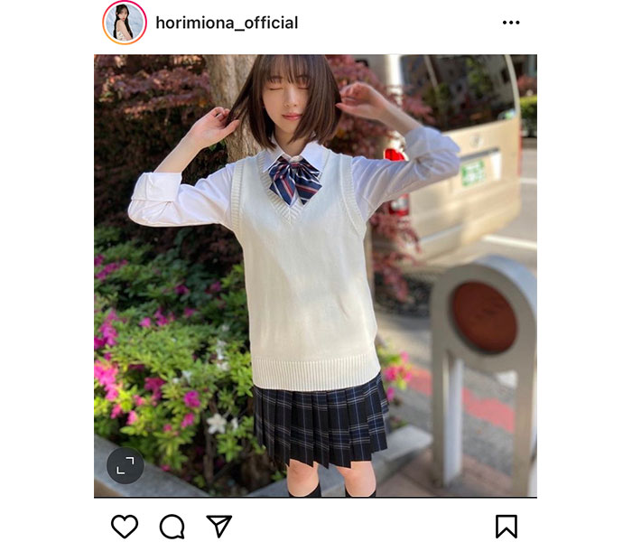 堀未央奈の制服ショットにファンから歓喜の声ぞくぞく!