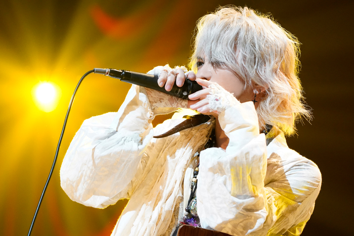 HYDE、ソロ活動20周年記念コンサート横浜公演のライブレポートが到着