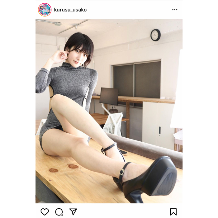 来栖うさこ、タイトなミニ丈ワンピースで惜しげもなく美脚を披露！「足最高」「とてもセクシー」