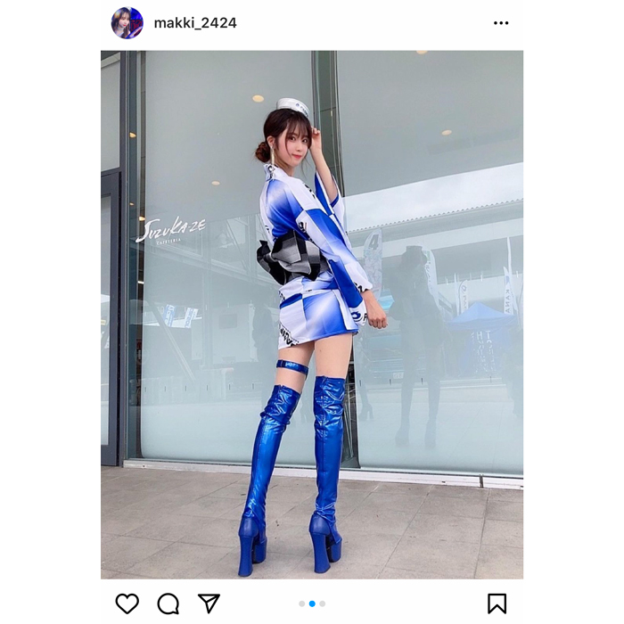 レースクイーン 長坂有紗、浴衣風のコスチュームで美麗なバックショットを披露！「スレンダーで美脚」