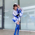 レースクイーン 長坂有紗、浴衣風のコスチュームで美麗なバックショットを披露！「スレンダーで美脚」
