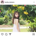川津明日香、肩出しワンピース着た見返り美人ショット