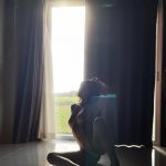 清瀬汐希、シルエットで魅せるVレグセクシーショット公開