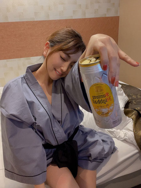 森咲智美、酔って着崩すセクシーショットにドキドキ
