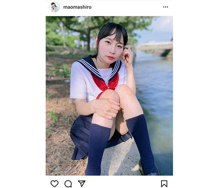 真白まお、セーラー服姿の無防備ショットに「付き合ってください」