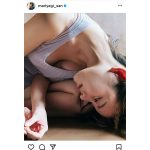 永尾まりや、タンクトップで過ごす情感ポートレート