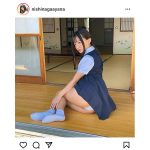 西永彩奈、無防備なスカートから下着チラリ