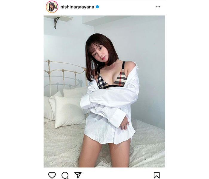 西永彩奈、おしゃれビキニであざと『彼シャツ』