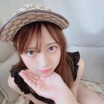 竹内星菜、上目遣いで「アゴ乗せ」