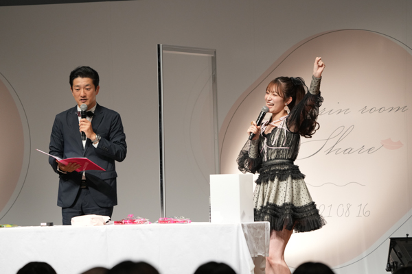 吉田朱里がNMB48卒業後初のバースデーイベントを開催!