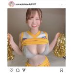 山岸楓がポンポンをどけると!? チアリーダー衣装で元気をお届け