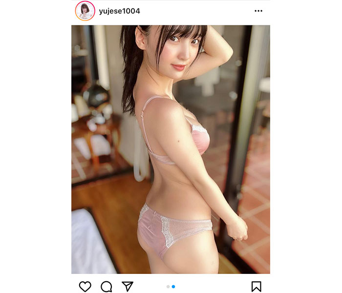 由良ゆら、眩し過ぎるデコルテ＆美乳のオフショット!