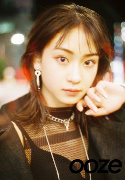 モデルの太田雫(14)がファッションアートマガジン「ooze」に初登場
