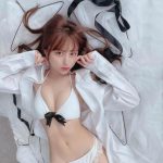 竹内星菜、彼シャツ脱いで美くびれ全開!