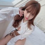 竹内星菜、彼シャツ脱いで美くびれ全開!