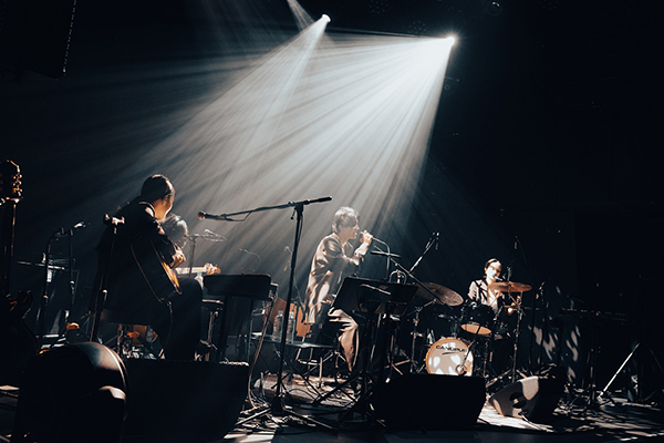 雨のパレード、初の全編アコースティックライブ開催