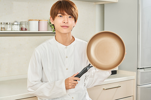 小宮璃央、キッチンブランド「evercook」のスペシャルアンバサダーに就任