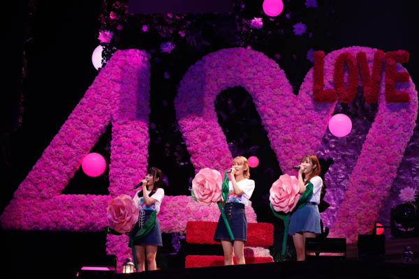 =LOVE、デビュー4周年を記念コンサートを幕張メッセ イベントホールで開催