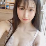 貝賀琴莉、色白美肌を披露した水着オフショット公開