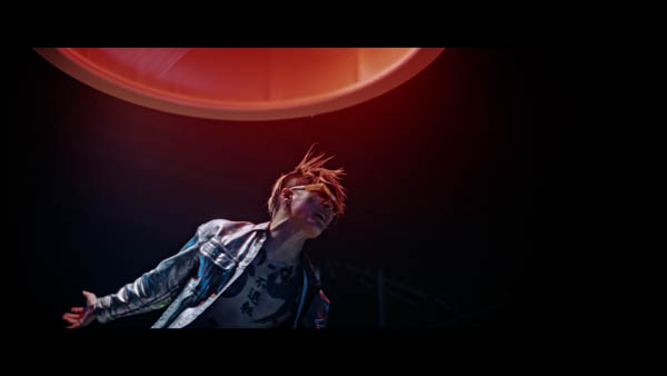 MIYAVI、スキンヘッドのビジュアルで話題の「New Gravity」MVが公開