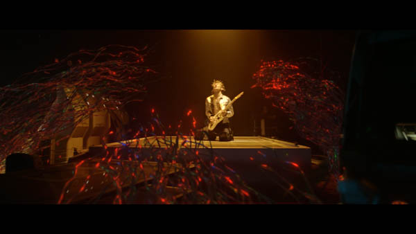 MIYAVI、スキンヘッドのビジュアルで話題の「New Gravity」MVが公開