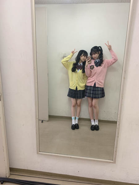 HKT48 水上凜巳花、渡部愛加里と制服2ショット披露「強すぎる」と話題に