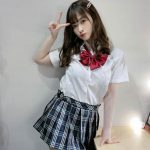 メイリのギャル制服ショットに歓喜の声「最高」「本当に色白美肌」