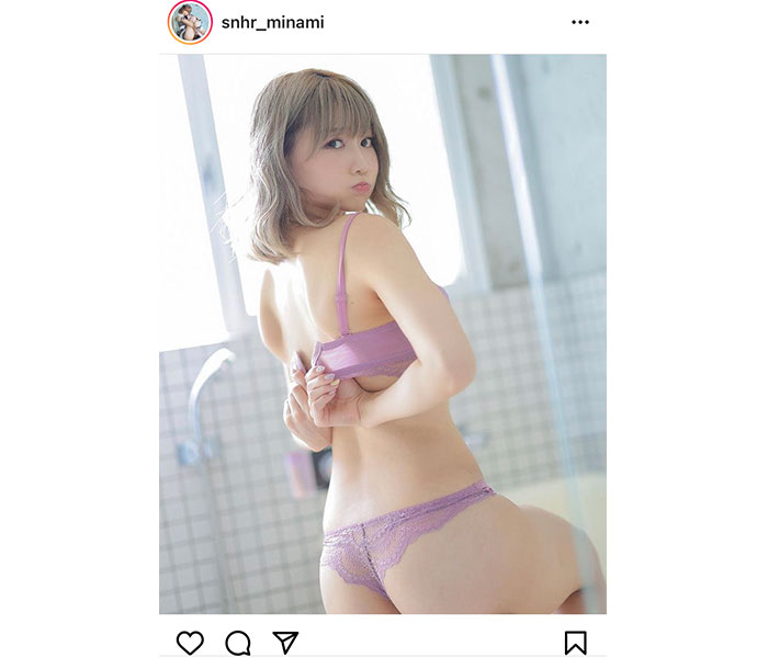 篠原みなみ、下着を脱ぎながらプク顔で「あっちむいてて」