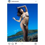鈴木ふみ奈、話題の「ホタテ水着」を着こなす姿に「ヴィーナス」「魅力的」と話題