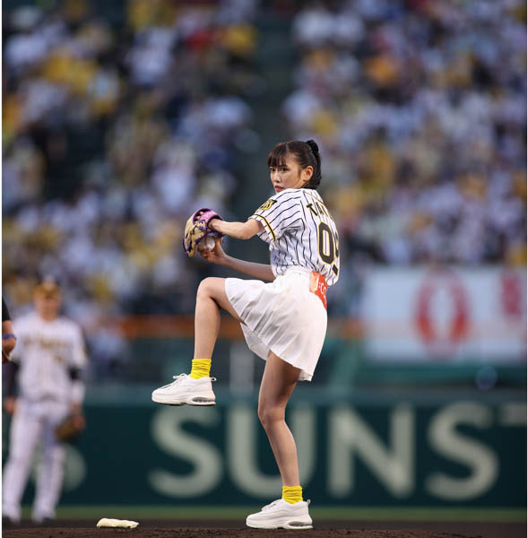 ももクロ 高城れに、甲子園のマウンドで始球式に挑む「ライブより緊張しました!」