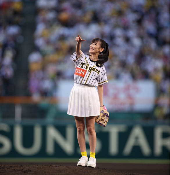 ももクロ 高城れに、甲子園のマウンドで始球式に挑む「ライブより緊張しました!」