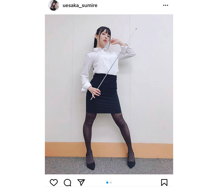 上坂すみれ、スーツ×黒タイツ姿でファンをねぎらい