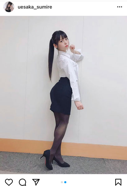 上坂すみれ、スーツ×黒タイツ姿でファンをねぎらい