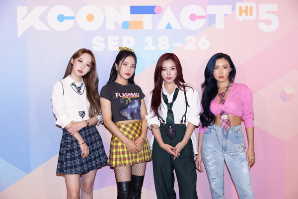 【写真特集】4人組ガールズグループ・MAMAMOO、『KCON:TACT HI 5』でキュートなパフォーマンス！