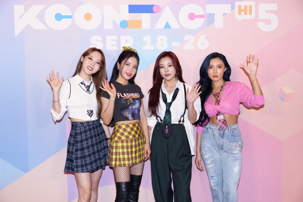 【写真特集】4人組ガールズグループ・MAMAMOO、『KCON:TACT HI 5』でキュートなパフォーマンス！