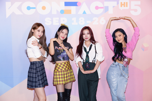 【写真特集】4人組ガールズグループ・MAMAMOO、『KCON:TACT HI 5』でキュートなパフォーマンス！