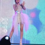 三阪咲がオープニングアクトで「今日好き」テーマ曲『私を好きになってくれませんか』熱唱！＜関コレ2021 A/W＞