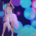 三阪咲がオープニングアクトで「今日好き」テーマ曲『私を好きになってくれませんか』熱唱！＜関コレ2021 A/W＞